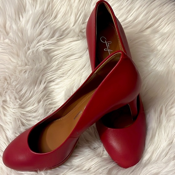 Red leather pump with a low platform - Picture 11 of 11